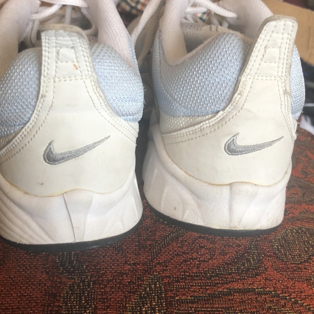 Women’s Nike - Picture 5 of 5